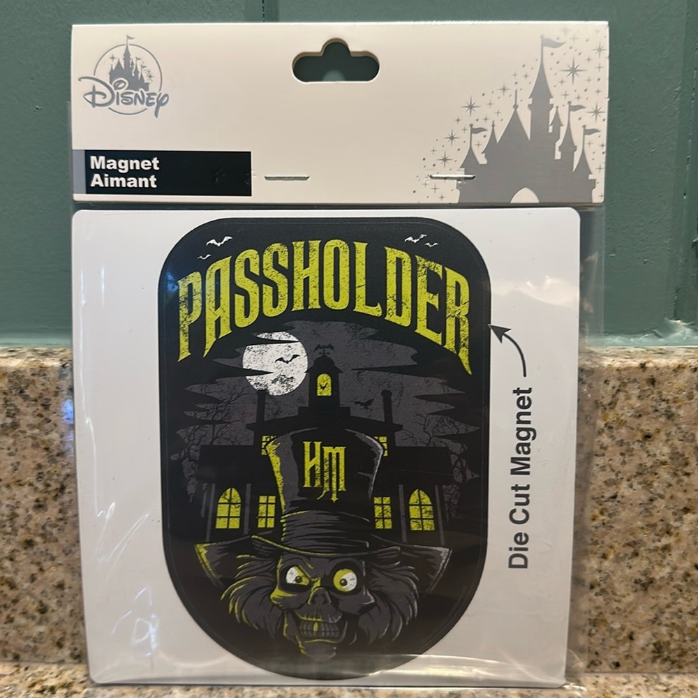 Disney Parks Haunted Mansion HATBOX GHOST Magnet Annual PASSHOLDER AP Exclusive
